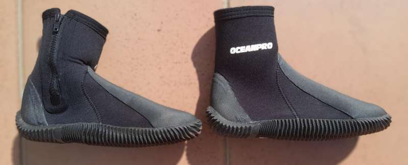 SCUBAPRO WETSUIT (Lady) + booties, mask & flippers