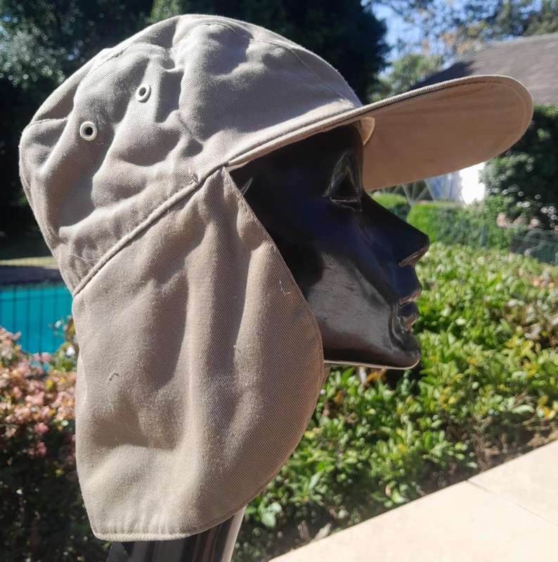 FLOPPY HAT