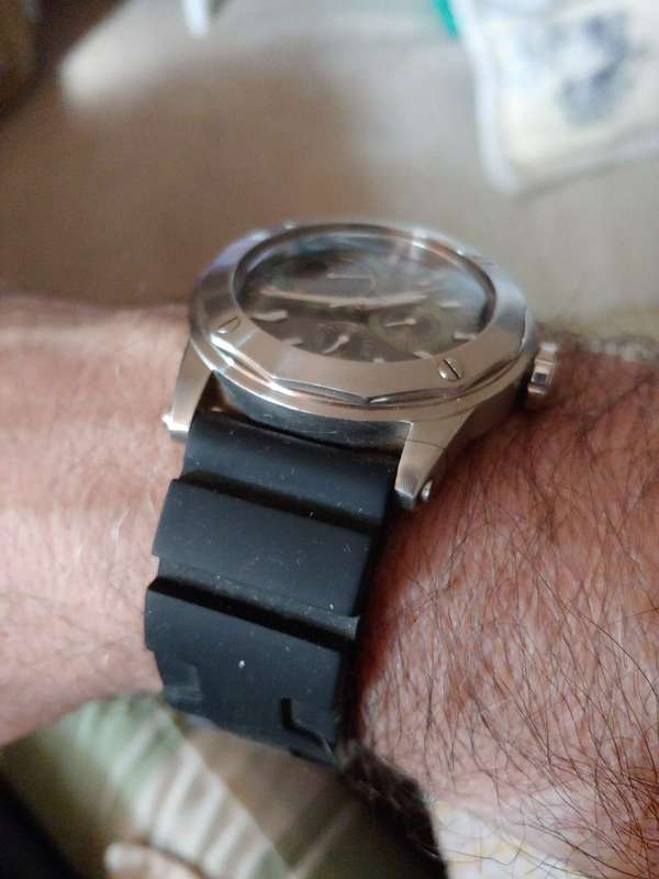 Guess Steel - Quartz Man's Watch - REDUCED TO CLEAR (starts/stops)