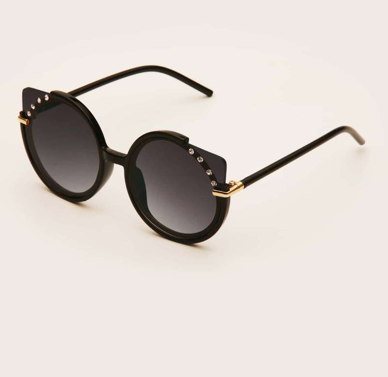 Fashionable black rhinestone eyewear