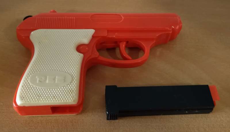 EXTREMELY RARE VINTAGE AUSTRIAN PEZ CANDY SHOOTER