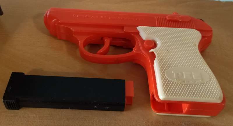 EXTREMELY RARE VINTAGE AUSTRIAN PEZ CANDY SHOOTER