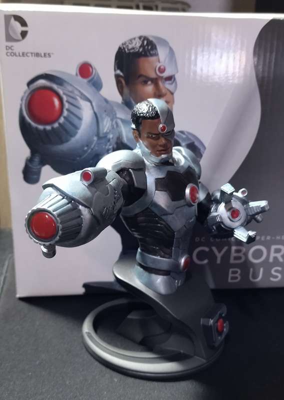 CYBORG BUST STATUE