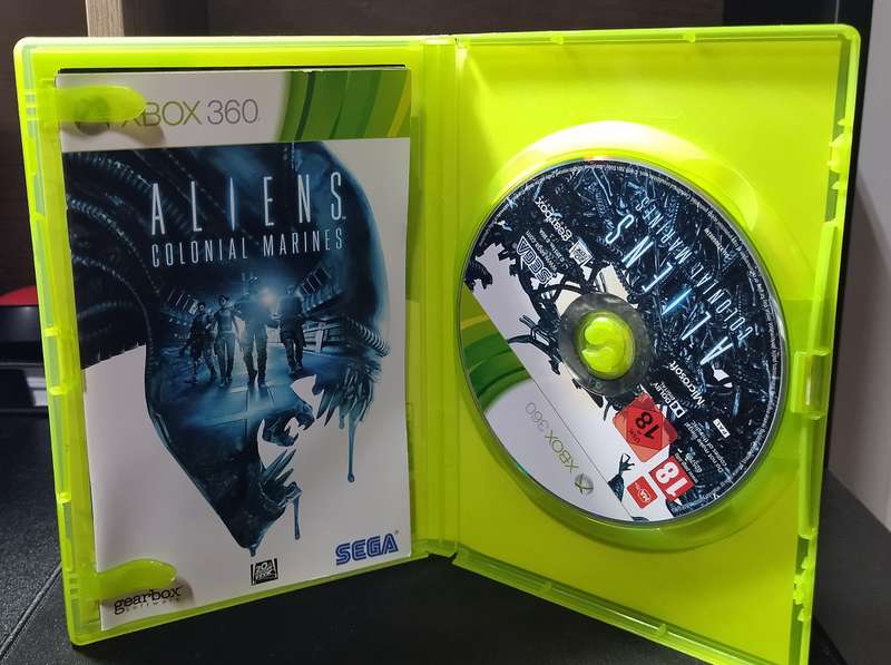 ALIENS COLONIAL MARINES COLLECTORS EDITION WITH POWERLOADER & ALIEN FIGURINE