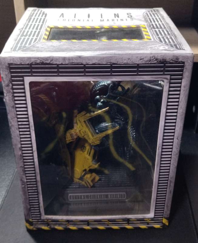 ALIENS COLONIAL MARINES COLLECTORS EDITION WITH POWERLOADER & ALIEN FIGURINE