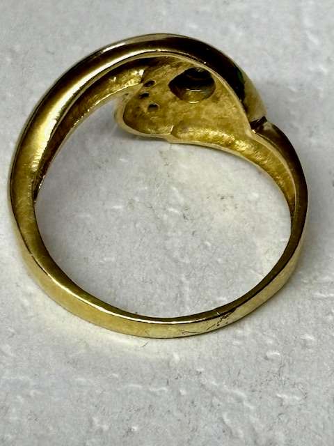 Beautiful 9ct Yellow Gold Diamond Ring