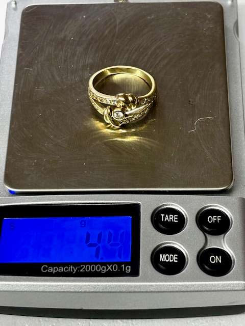 9ct Yellow Gold Diamond Ring :- Beautiful