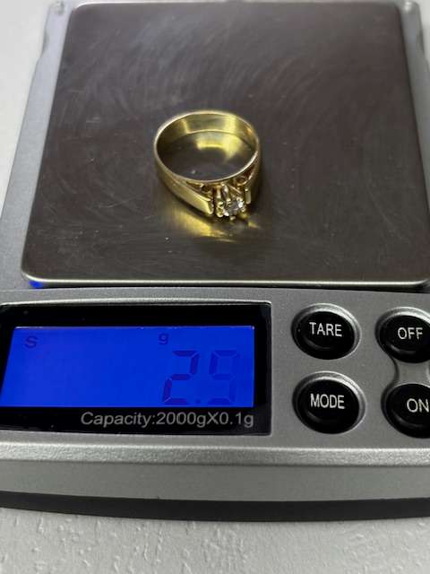 9ct Yellow Gold Diamond Ring :- Beautiful