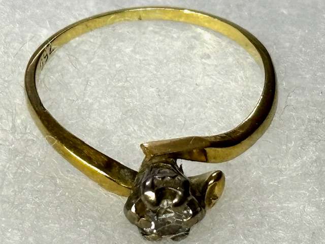 Antique 18ct Yellow Gold Diamond Ring :-  Beautiful