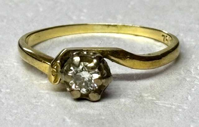 Antique 18ct Yellow Gold Diamond Ring :-  Beautiful