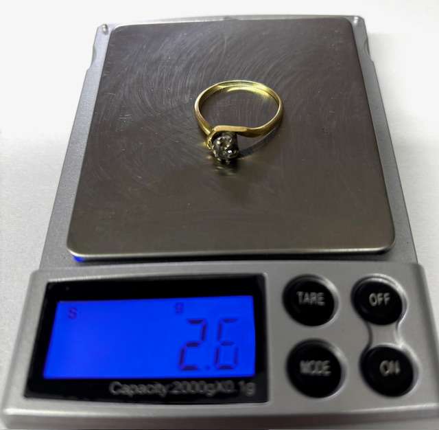 Antique 18ct Yellow Gold Diamond Ring :-  Beautiful
