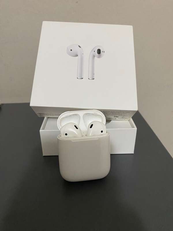 APPLE AIRPODS