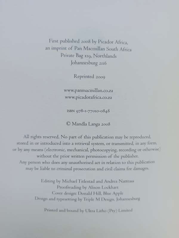 The Lost Colours of the Chameleon / Mandla Langa