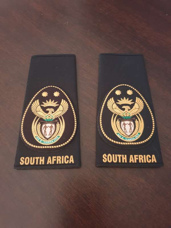 SANDF, SA NAVY, NON-COMMISSIONED AND WARRANT OFFICERS SHOULDER SLIP-ON RANKS.