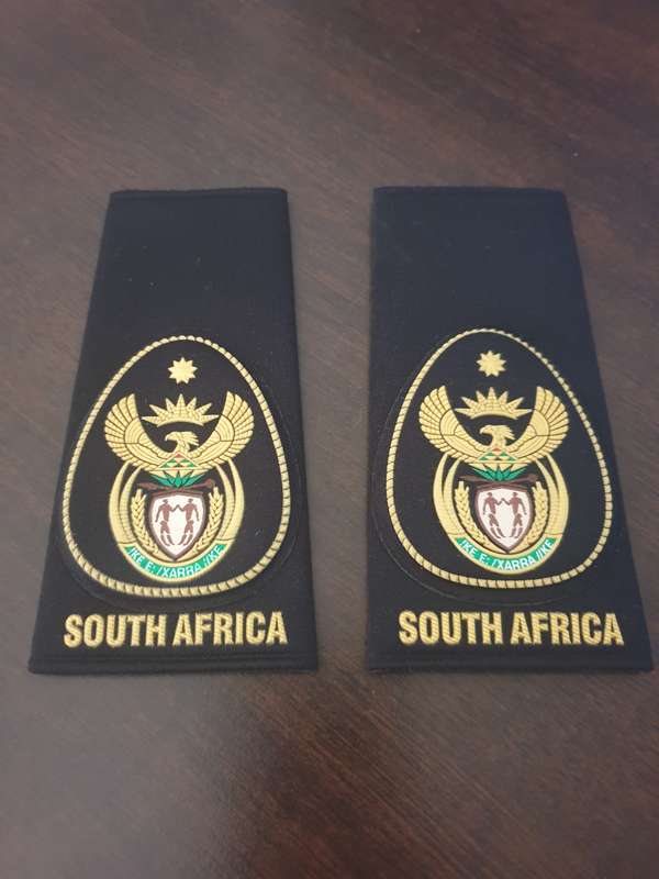 SANDF, SA NAVY, NON-COMMISSIONED AND WARRANT OFFICERS SHOULDER SLIP-ON RANKS.