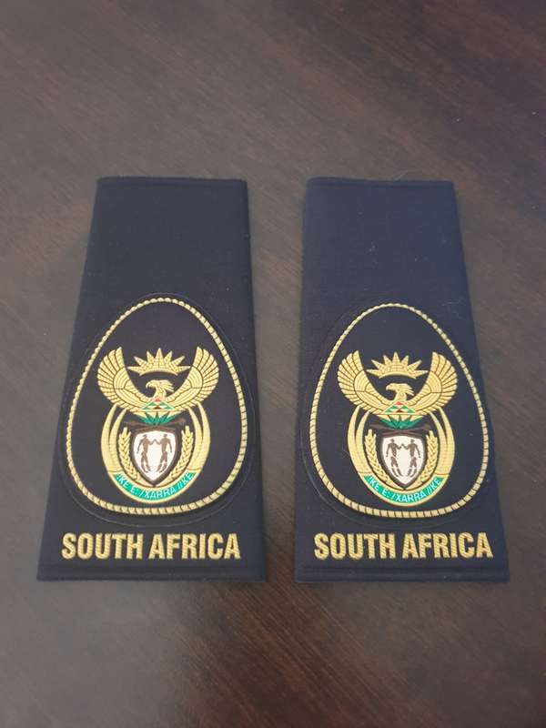 SANDF, SA NAVY, NON-COMMISSIONED AND WARRANT OFFICERS SHOULDER SLIP-ON RANKS.