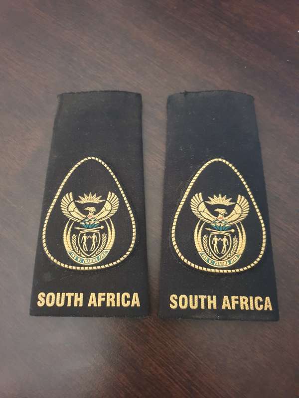SANDF, SA NAVY, NON-COMMISSIONED AND WARRANT OFFICERS SHOULDER SLIP-ON RANKS.