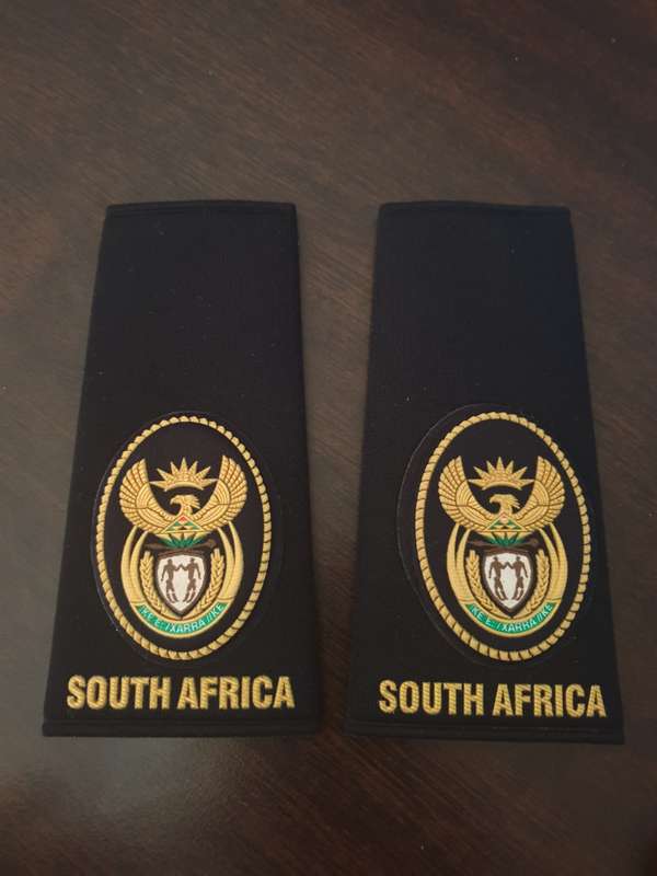 SANDF, SA NAVY, NON-COMMISSIONED AND WARRANT OFFICERS SHOULDER SLIP-ON RANKS.