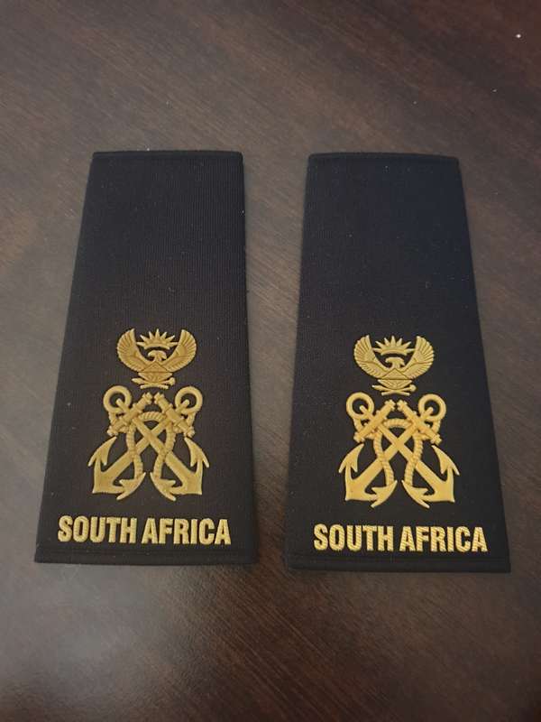 SANDF, SA NAVY, NON-COMMISSIONED AND WARRANT OFFICERS SHOULDER SLIP-ON RANKS.