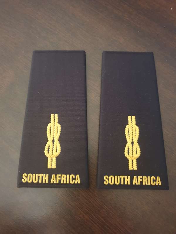 SANDF, SA NAVY, NON-COMMISSIONED AND WARRANT OFFICERS SHOULDER SLIP-ON RANKS.