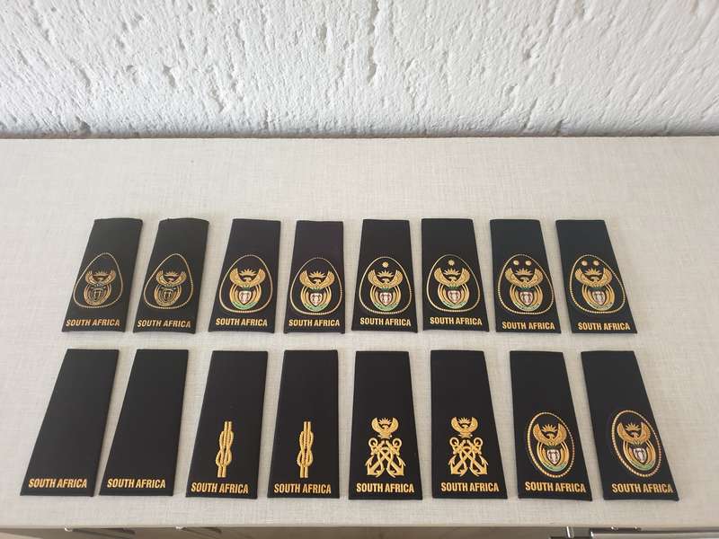 SANDF, SA NAVY, NON-COMMISSIONED AND WARRANT OFFICERS SHOULDER SLIP-ON RANKS.