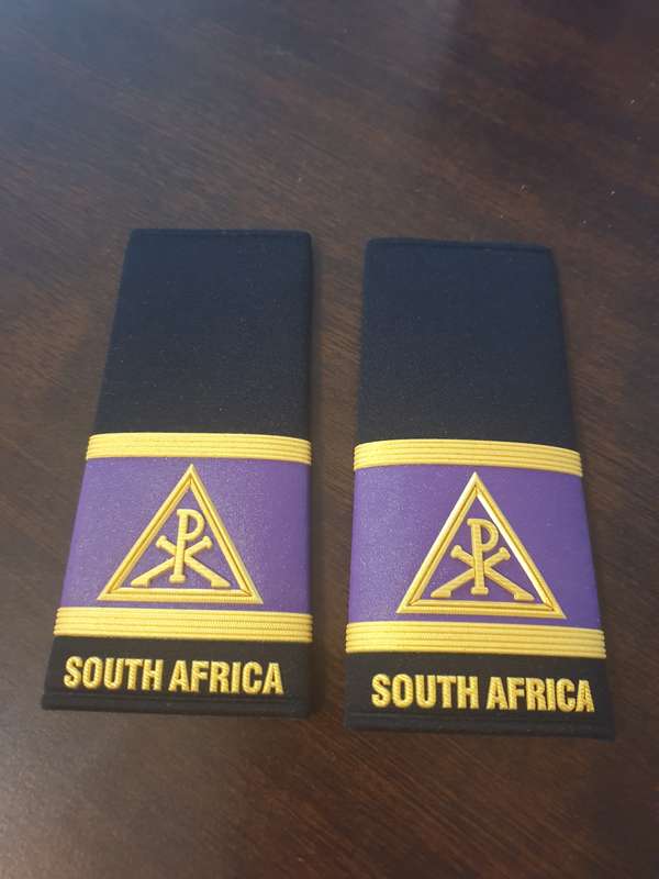 SANDF, SA NAVY, COMMISSIONED OFFICERS SHOULDER SLIP-ON RANKS.