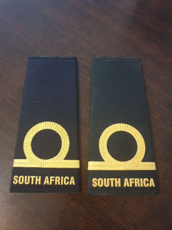 SANDF, SA NAVY, COMMISSIONED OFFICERS SHOULDER SLIP-ON RANKS.