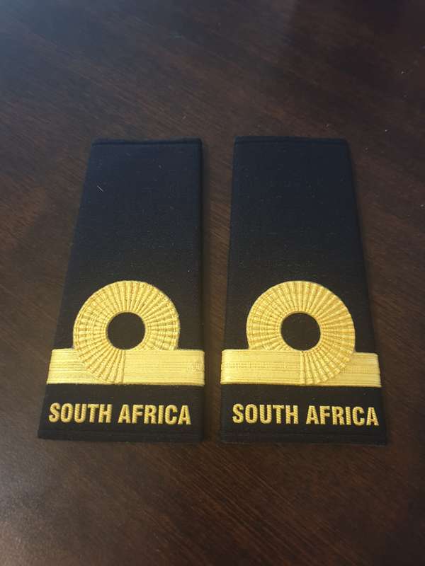 SANDF, SA NAVY, COMMISSIONED OFFICERS SHOULDER SLIP-ON RANKS.
