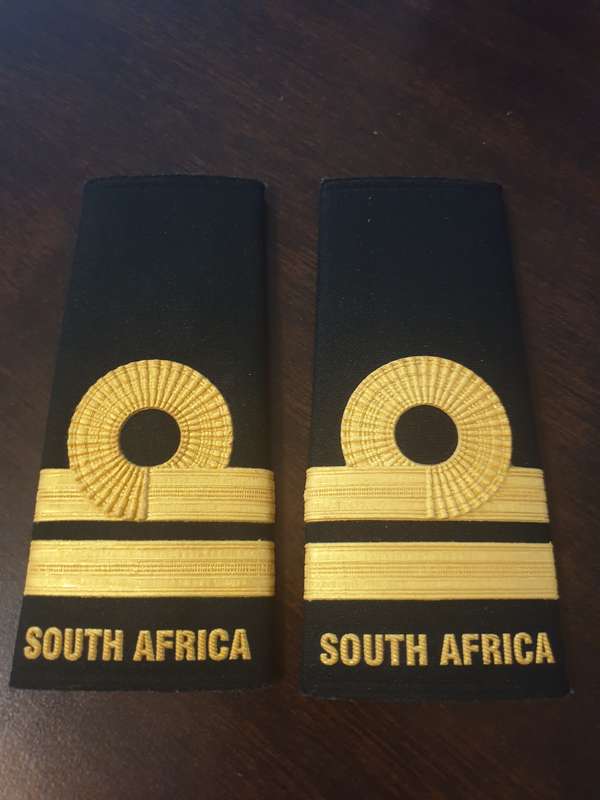 SANDF, SA NAVY, COMMISSIONED OFFICERS SHOULDER SLIP-ON RANKS.