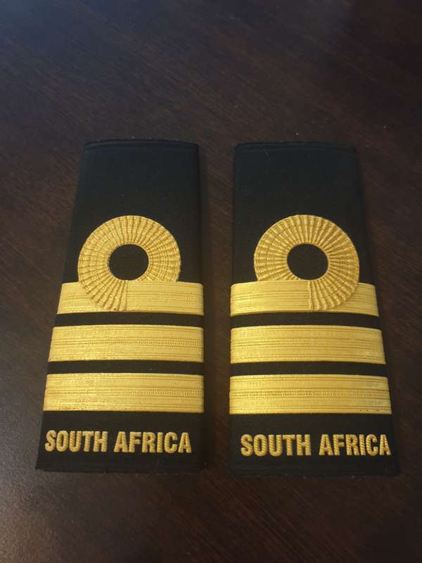 SANDF, SA NAVY, COMMISSIONED OFFICERS SHOULDER SLIP-ON RANKS.
