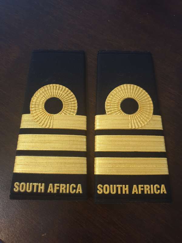 SANDF, SA NAVY, COMMISSIONED OFFICERS SHOULDER SLIP-ON RANKS.