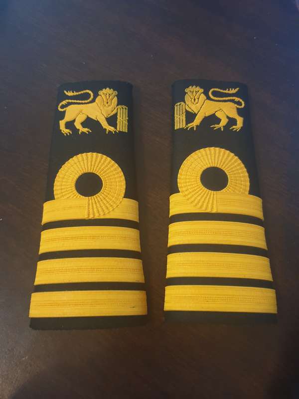 SA NAVY, COMMISSIONED OFFICERS EPAULETTES AND SHOULDER SLIP-ON RANKS.