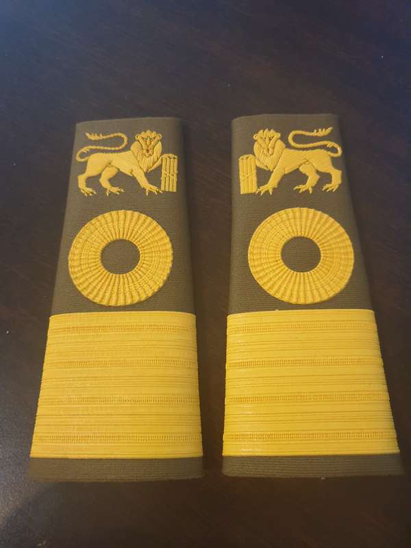 SA NAVY, COMMISSIONED OFFICERS EPAULETTES AND SHOULDER SLIP-ON RANKS.