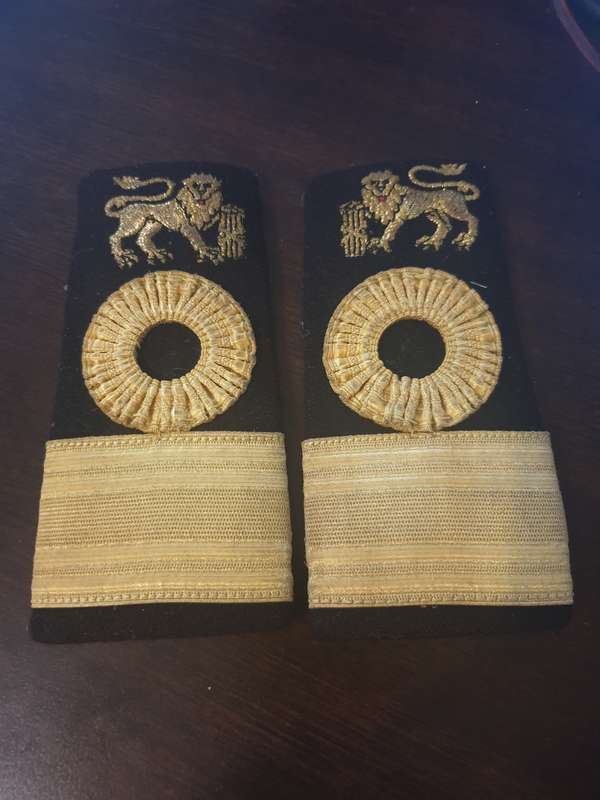 SA NAVY, COMMISSIONED OFFICERS EPAULETTES AND SHOULDER SLIP-ON RANKS.