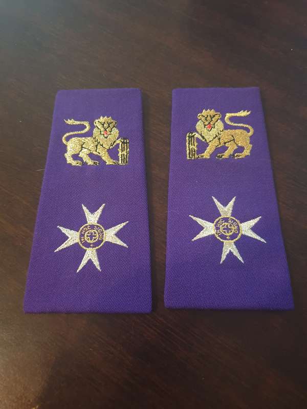 SA NAVY, COMMISSIONED OFFICERS EPAULETTES AND SHOULDER SLIP-ON RANKS.