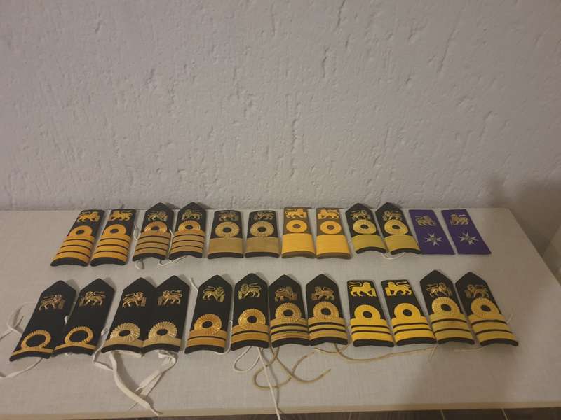 SA NAVY, COMMISSIONED OFFICERS EPAULETTES AND SHOULDER SLIP-ON RANKS.