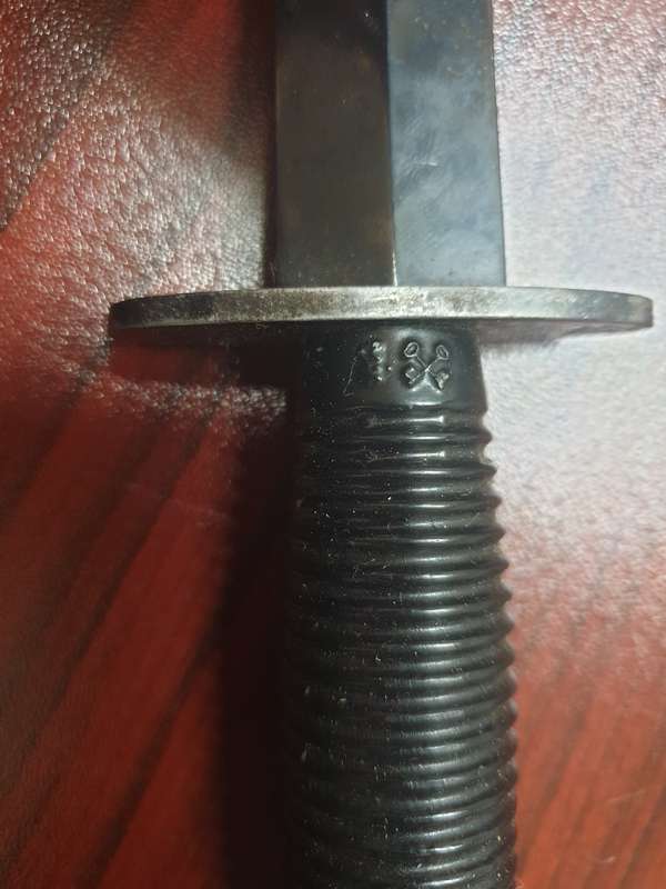 FAIRBAIRN SYKES COMMANDO KNIFE, BLACK HANDLE, BLACK BLADE, LEG SHEATH.