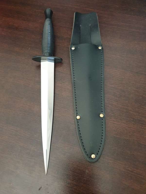 FAIRBAIRN SYKES COMMANDO KNIFE, BLACK HANDLE, BRIGHT BLADE, BELT SHEATH.