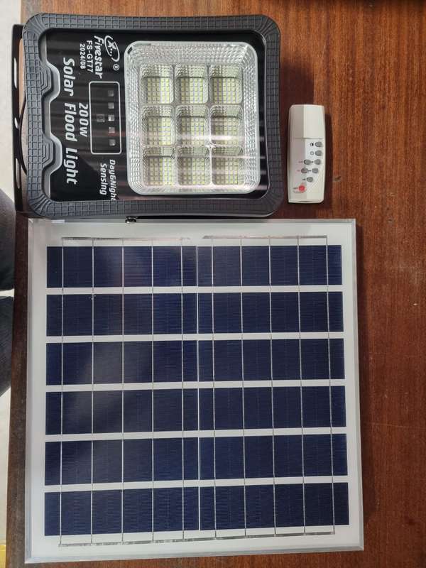 200w Solar LED Flood Light With Day-Night Sensor-  GT77