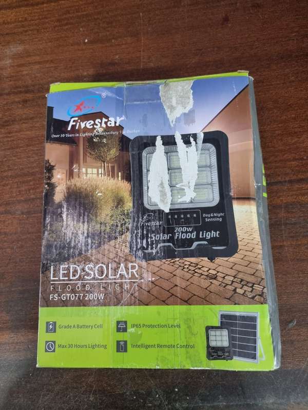200w Solar LED Flood Light With Day-Night Sensor-  GT77