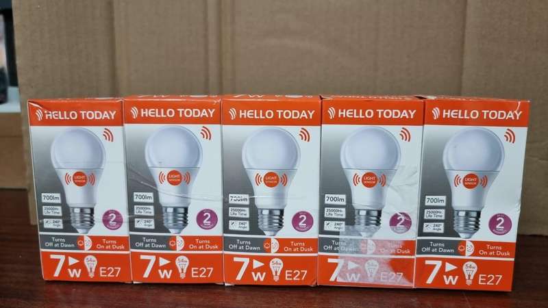 5 Pack - Day / Night Sensor 7w Light Bulbs E27