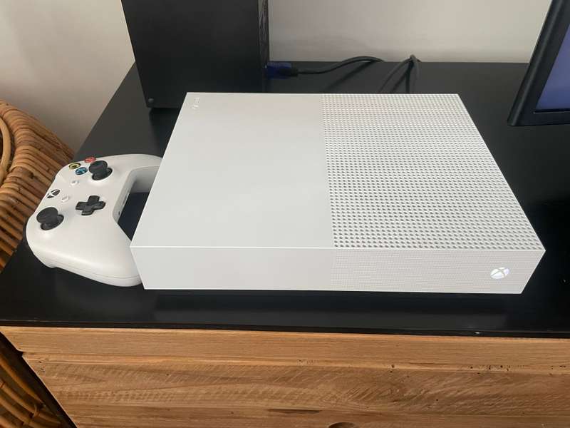 Xbox Series One S all digital - Please read description