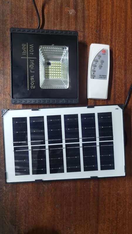 10w Solar LED Floodlight With Remote - Gt10