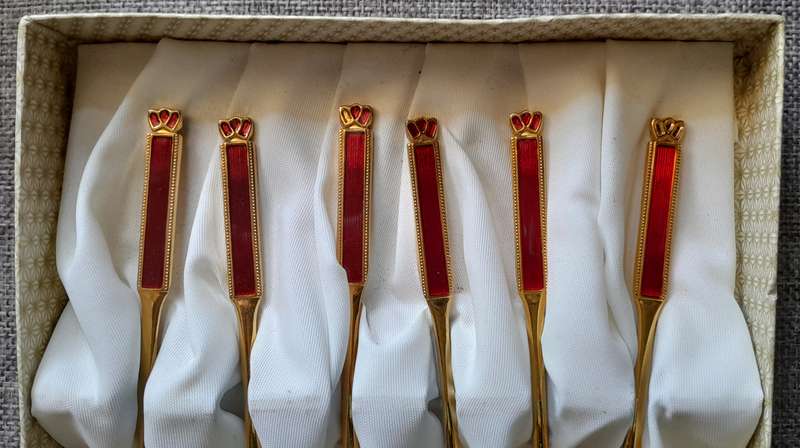 Eetrite Royal Albert set 24k gold plated forks