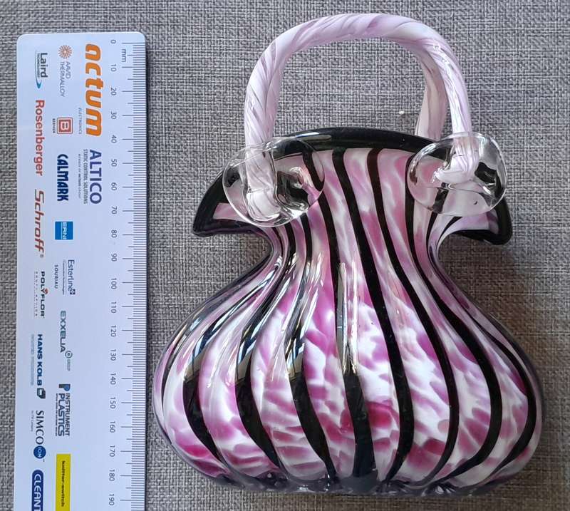 Exquisite Pink Liquorice Glass Purse