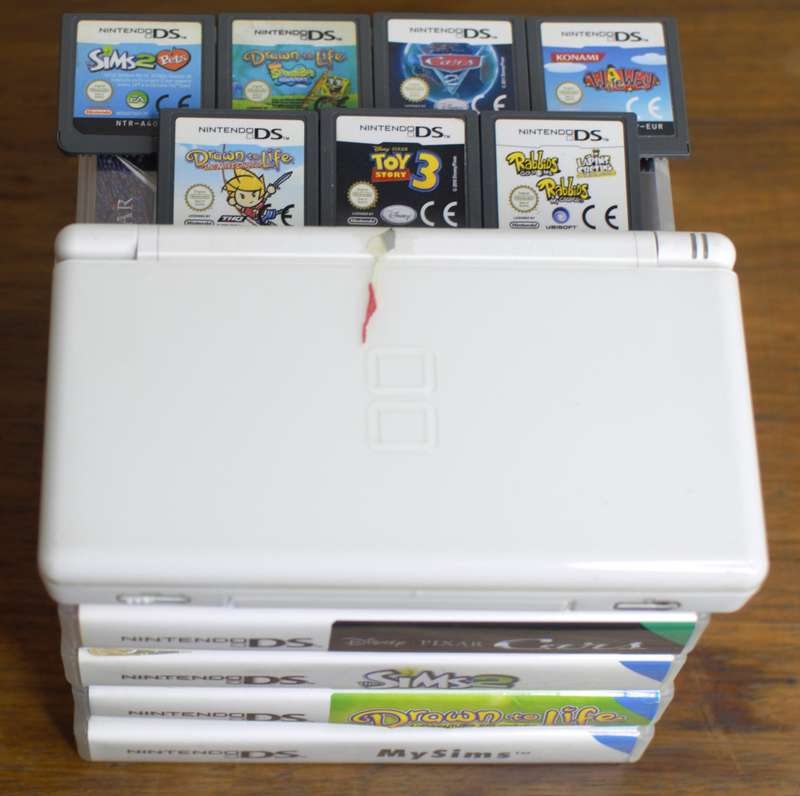 Nintendo DS Lite + Game Bundle