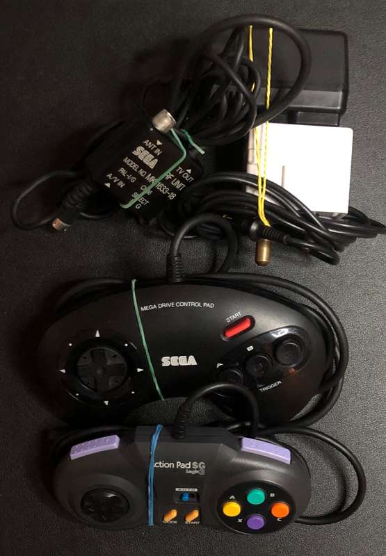 Sega Mega Drive II Console & Bootleg Game Bundle
