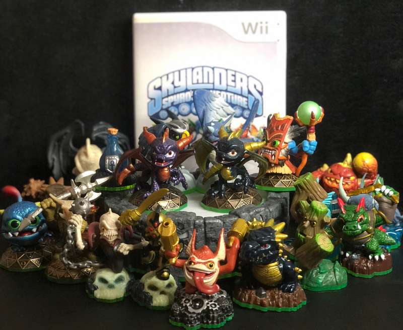 Skylanders: Spyro's Adventure Figure + Game Bundle - Nintendo Wii