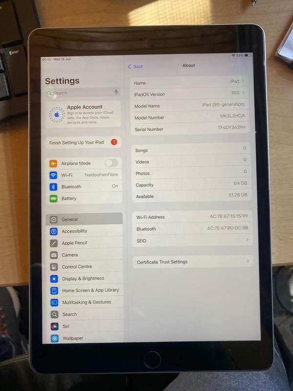 ***Apple iPad 9th Gen 64 gig wifi***