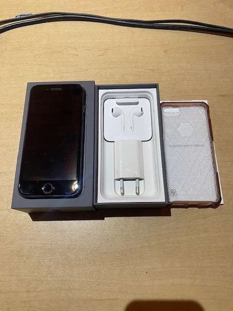 ***Apple iPhone 8 Space Grey 64gig*** Excellent Condition 9/10